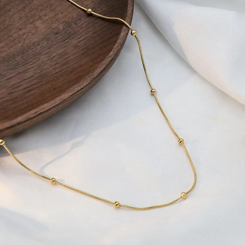Collar Minimalista de Acero Inoxidable con Cadena de Hueso de Serpiente para Mujer Gargantilla de Cuentas Chapadas en Oro