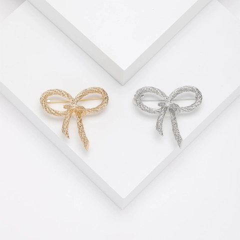 Elegante Spilla A Fiocco In Lega Con Texture Corda Intrecciata Pin Metallico Per Abiti E Vestiti Accessorio Donna
