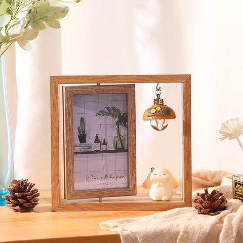Draaiende Fotolijst Dubbelzijdig Houten Bureau Ornament Met Mini Decoratieve Lamp En Hars Figuurtje Home Decor