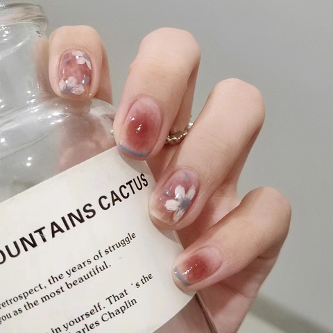 Kurze Abgerundete Eckige Kunstnägel Blush Pink Verlauf Weiße Kamelie Blumendesign Blaue French Tips Künstliche Nägel