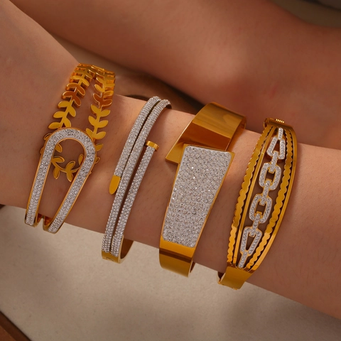 Bracciale Rigido Unico in Acciaio al Titanio con Svuotamento Geometrico per Donna Trendy con Strass Intarsiato Oro Argento Gioielli