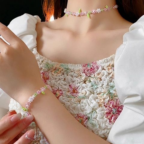 Handgefertigte Blumen Perlen Halskette Und Armband Legierung Herzanhänger Süßer Cottagecore Urlaubsschmuck Damen Mädchen