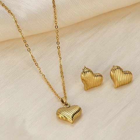 Collana con Ciondolo a Cuore a Costine e Orecchini a Bottone da Donna in Acciaio Inossidabile Placcato Oro Set di Gioielli