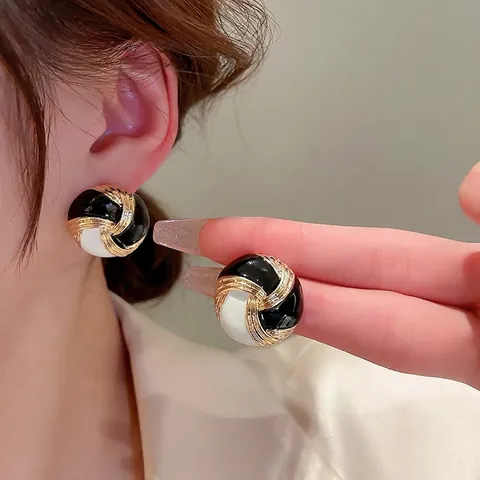 Franse Vintage Ronde Knoop Stud Oorbellen Legering Emaille Zwart Wit Geometrisch Met Zilveren Oorsteker