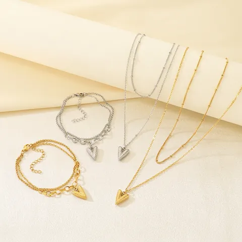 Collana E Bracciale Con Pendente A Cuore In Acciaio Inossidabile Doppio Strato Placcato Oro 18K Texture Martellata