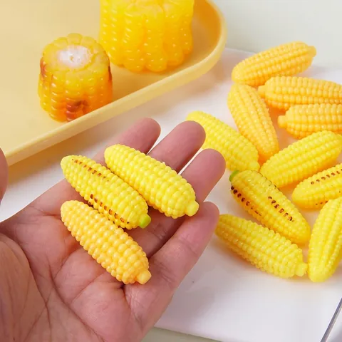 Realistic Corn On The Cob Keychain Simulation Food Model PVC Miniature Ornament For Bag Charm Desk Decor Novelty Gift