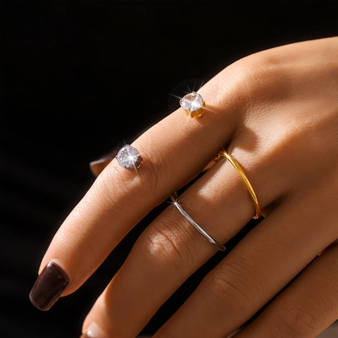 Anillo de Acero Inoxidable con Circonia en Forma de S Chapado en Oro PVD Minimalista Elegante Anillo para Mujer Joyería