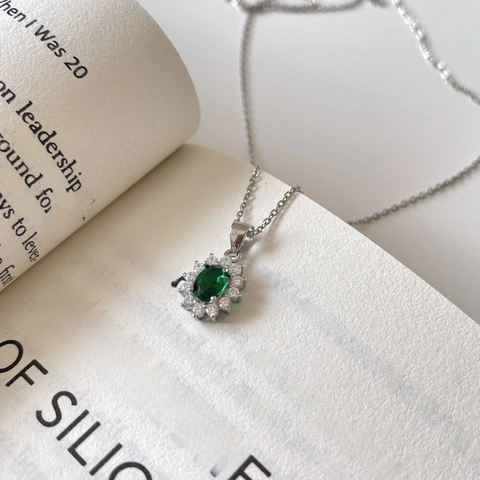 Collar Con Colgante De Circón Verde Ovalado Plata De Ley 925 Halo Color Esmeralda Joyería Elegante Para Mujer