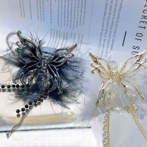 Pinza Para El Cabello De Mariposa Con Pluma Y Borla De Perla Artificial Aleación Felpa Horquilla Para Mujer Invierno Elegante