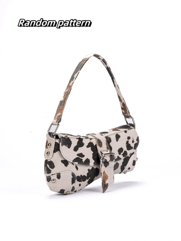 Cow Print Unterarm Schultertasche Leinwand Asymmetrisch Y2K Streetwear Stil Klappverschluss Mit Nieten Für Damen