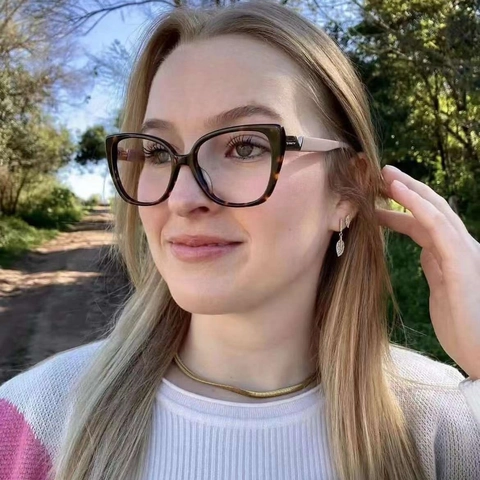 Fashion Cat Eye Anti Blue Light Glasses Frames For Women Metal V Accent Large Splicing PC Eyewear Chic Vintage Style