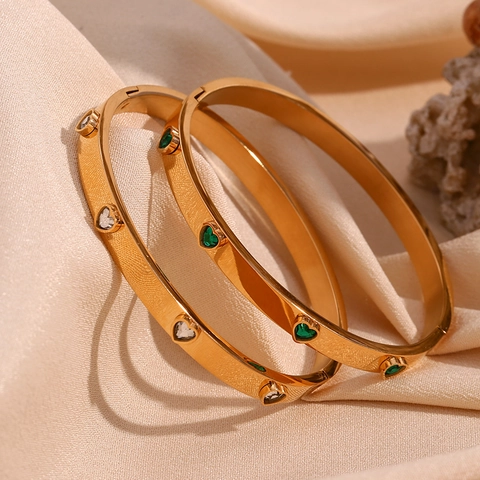 Bracciale Rigido Con Cuore In Zirconia Cubica Acciaio Inossidabile 316L Placcato Oro 18K Fibbia A Cerniera Per Donna