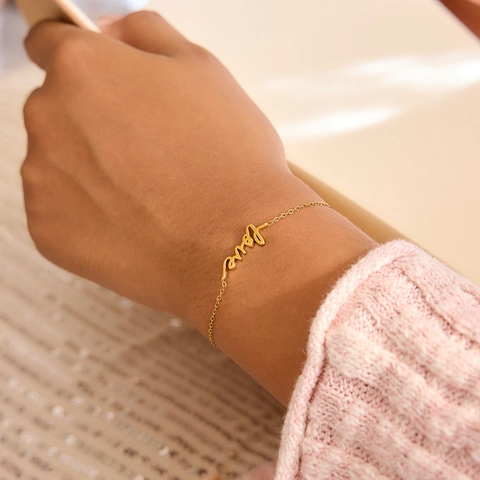 Pulsera Minimalista de Acero Inoxidable Con Letra LOVE Colgante en Cursiva Bañado en Oro de 18K Cadena Ajustable Pulsera para Mujer Joyas