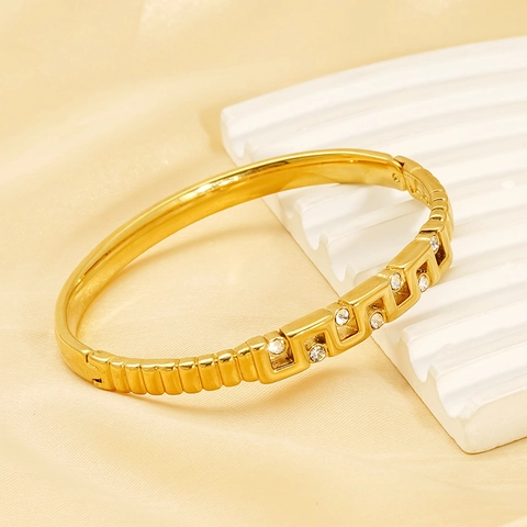 Bracciale Rigido In Acciaio Inossidabile Di Lusso Placcato Oro 18K Geometrico Zirconia Stella Incisa Gioielli Vintage Donne