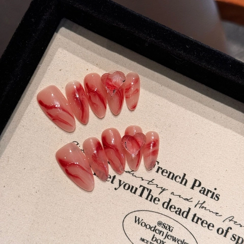 Handgefertigte Rote Marmorierte Press On Nails Mit 3D Herz Lange Mandel Kunstnägel Für Damen Spicy Girl Sweet Cool Stil