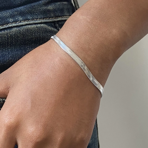 Minimalist Stainless Steel Flat Snake Bone Chain Bracelet For Women Modern Waterproof Hypoallergenic Adjustable Jewelry