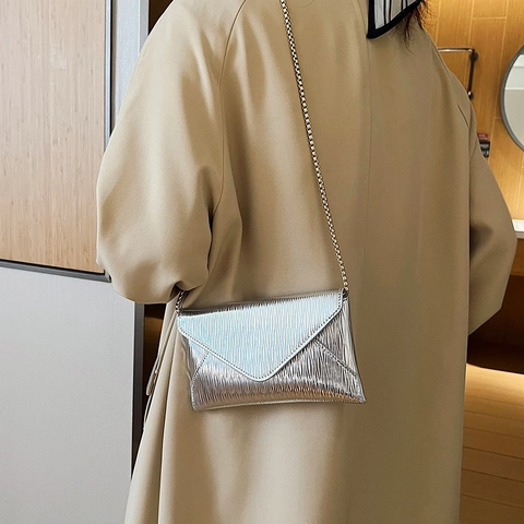 Envelope Crossbody Bag Women Metallic Pleated PU Leather Shoulder Clutch With Metal Chain Strap Evening Party Fashion