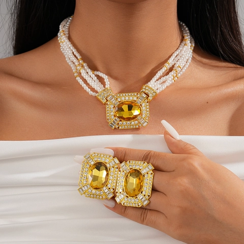 Collana Di Künstliche Perle Sintetiche Multistrato Vintage Con Pendente Geometrico Pietra Gialla Strass Elegante Stile Palazzo