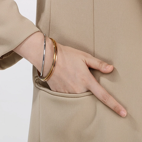 Brazalete De Anillos Entrelazados Acero Inoxidable Minimalista Geométrico Pulido Moda Para Mujeres