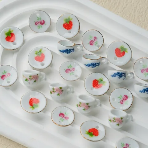 Mini Keramik Teetassen Untertassen Perlen Goldrand Blumenmuster Lose Charms Für DIY Schmuckherstellung Puppenhaus Dekoration