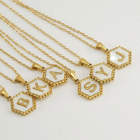 Zeshoekige Initiaal Ketting Voor Dames Natuurlijke Schelp Inleg Letter Hanger 18K Verguld Roestvrij Stalen Sieraden