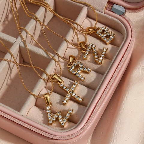 Collana con Ciondolo a Forma di Lettera Iniziale Placcata in Oro in Acciaio Inossidabile di Moda Con Zirconia per Donna Gioielli