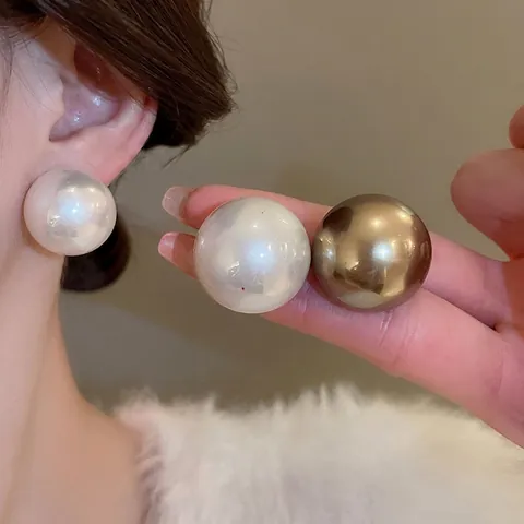 Übergroße Runde Ohrstecker Mit Künstlichen Künstliche Perlen Und Hochglanzpoliertem Metall Silberne Ohrpfosten Elegante Minimalistische Damen