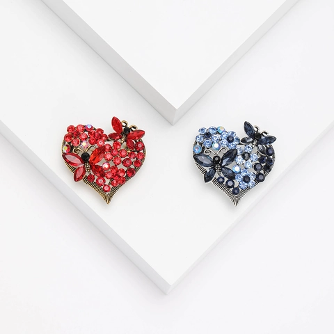 Vintage Herz Schmetterling Strass Brosche Für Damen Legierung Luxuriöse Kristall Eingelegte Anstecknadel Für Mantel Anzug Party Schmuck Geschenk