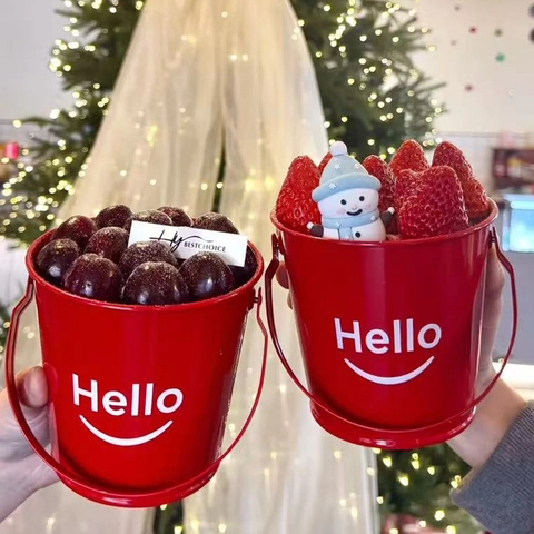 Christmas Cake Decoration Mini Red Tin Bucket With Cute Snowman Bear Penguin Figurines Portable Metal Storage Pail