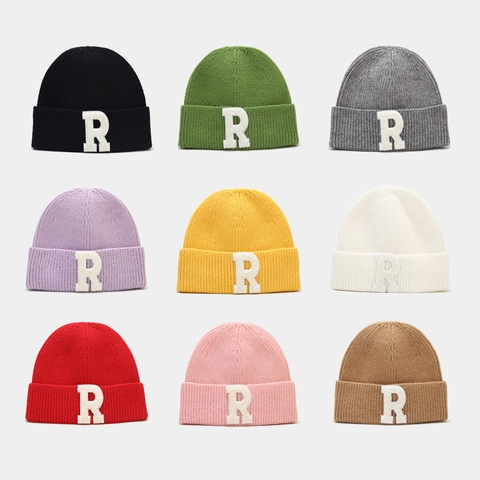 Bonnet En Tricot Avec Écusson Lettre R Acrylique Maille Côtelée Bonnet D'hiver Pour Hommes Femmes