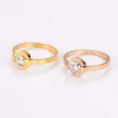 Anello Zircone Tondo Numeri Romani Acciaio Inossidabile 304 Placcato Oro 18K Minimalista Inciso Beloved Gioielli Per Donna