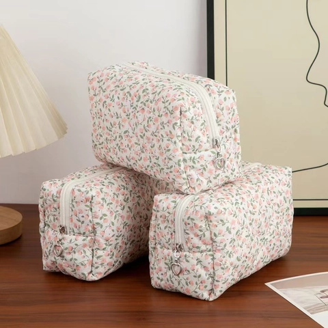 Quilted Cosmetic Bag Polyester Floral Bowknot Pattern Heart Zipper Puller Travel Makeup Organizer Pouch