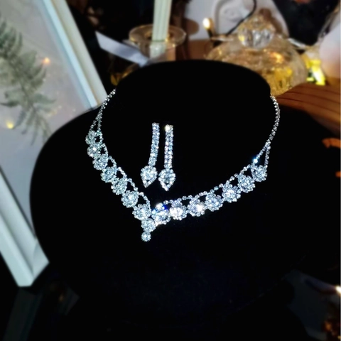 Halskette Und Ohrringe Brautschmuck Kupferlegierung Strass Zirkon Künstliche Perle Blume Träne Luxuriöse Hochzeitsparty Für Frauen