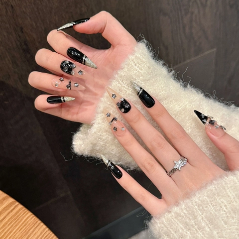 Handgefertigte Aufdrucknägel Stiletto Lang Schwarz Silber Stern Strass Schmetterling Dark Sweet Cool Stil Künstliche Nägel