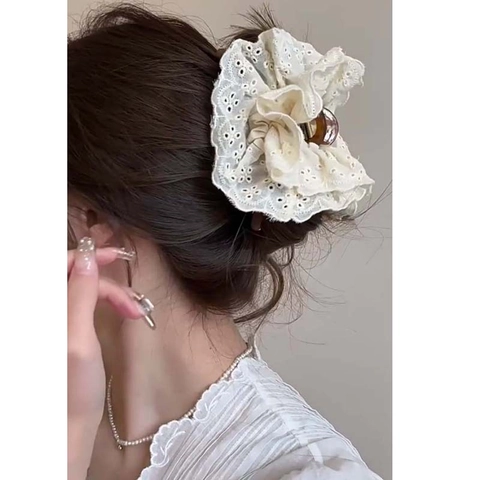 French Vintage Lace Embroidery Hair Claw Clip Elegant Large Shark Clip Hair Catch Accessory For Women