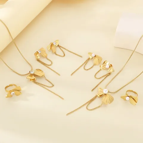 Collana Con Nappa A Fiocco Orecchini A Lobo E Anello In Acciaio Inossidabile Placcato Oro Con Strass Perla Artificial Per Donna