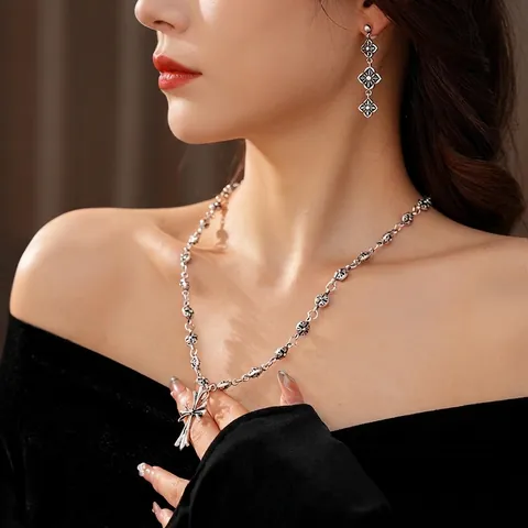 Collier Pendentif Croix Et Boucles D'oreilles Fleurs Alliage Avec Tige En Argent Pour Femme Style Gothique Vintage Bijoux
