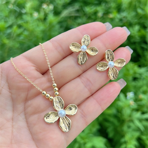 Vintage Gold Plated Copper Four Petal Flower Necklace Earrings Jewelry Necklace And Earrings For Women With Artificial Pearl