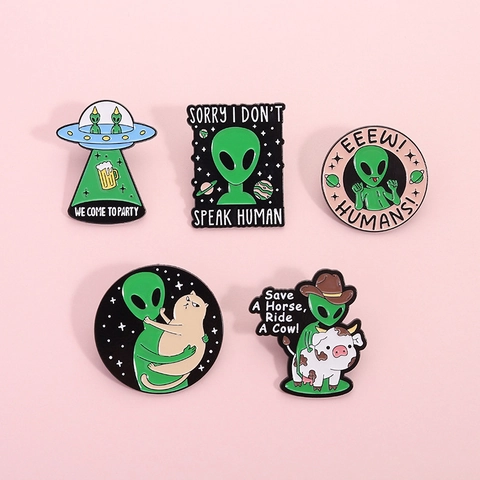 Broches En Émail Alien Créatif Badges Espace UFO Drôle Alliage Dessin Animé Pour Vêtements Sacs À Dos Décor