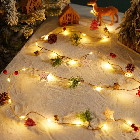Kerst LED Lichtslinger Met Dennenappels Bessen Dennennaalden Op Batterijen Warm Wit Binnen Feestdecoratie