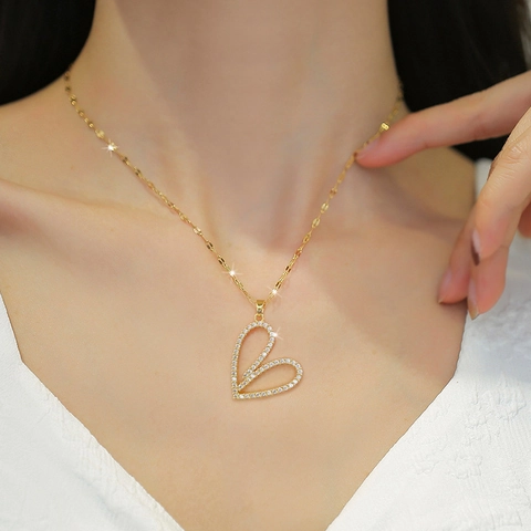 Heart Pendant Necklace With Titanium Steel Chain And Copper Zirconia Inlaid Luxury Geometric Gold Clavicle Chain