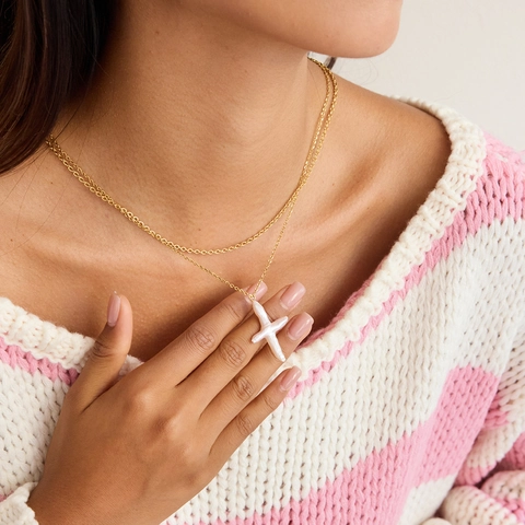 Collana a Doppio Strato in Acciaio Inossidabile Placcato Oro Per Donna Pendente a Croce in Perla Artificial Barocca Gioielli