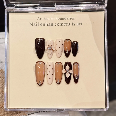 Unghie Finte Fatte A Mano Lunghe Stiletto 3D Fiore Strass Occhio Di Gatto Stampa Leopardata Marrone Autunno Inverno Accessorio Donna