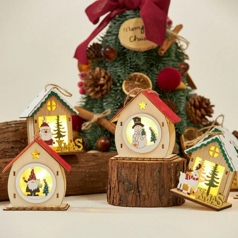 Ornamenti Appesi Casetta Di Legno Di Natale A LED Luce Calda Legno Intagliato Babbo Natale Pupazzo Di Neve Decorazione