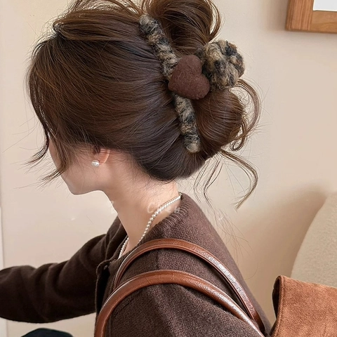 Plush Leopard Print Heart Hair Claw Clip Acrylic Flocking Shark Clip Autumn Winter Hair Accessories For Women
