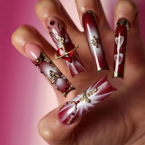 Extra Lange Vierkante Kunstnagels Rood Wit Verloop Franse Stijl Met 3D Legering Kruis Ster Hart Strass Kunstparels