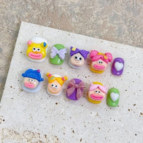 Handgefertigte Aufklebenägel 3D Cartoon Mädchen Harzanhänger Abnehmbar Süßer Stil Glänzende Künstliche Nägel Für Frauen