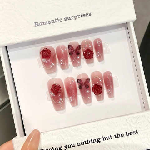 Uñas Postizas Hechas A Mano Degradado Rojo Rosa Uñas Coffin Con Decoración Rosa 3D Mariposa Perla Artificial Estilo Vintage