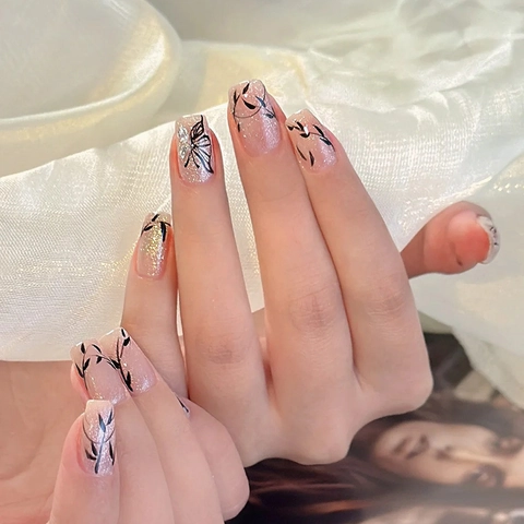 Faux Ongles À Presser Fait Main Paillettes Roses Motif Papillon Strass Élégant Doux Forme Cercueil Moyen Long