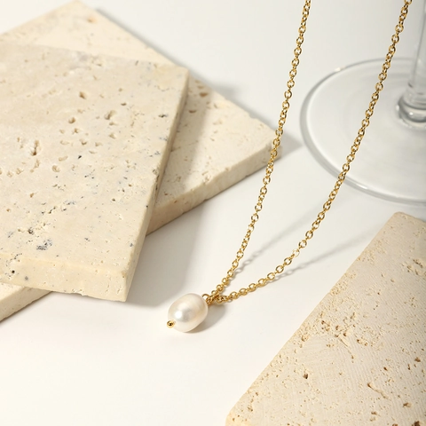 Élégant Collier Pendentif en Perle d'Eau Douce en Acier Inoxydable Plaqué Or 18K pour Femmes Bijoux de Mode PVD